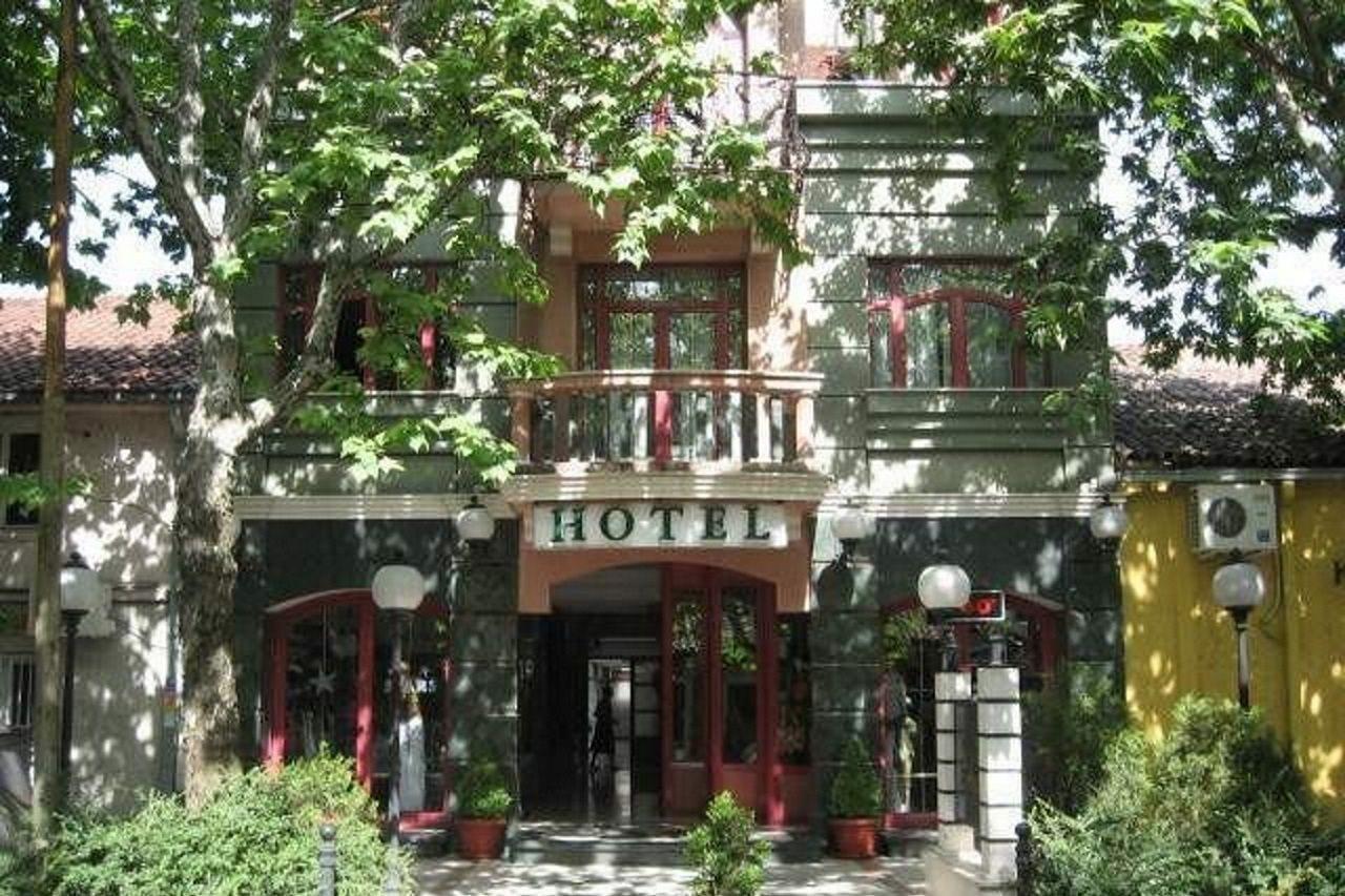 Hotel Eminent Podgorica Exterior photo