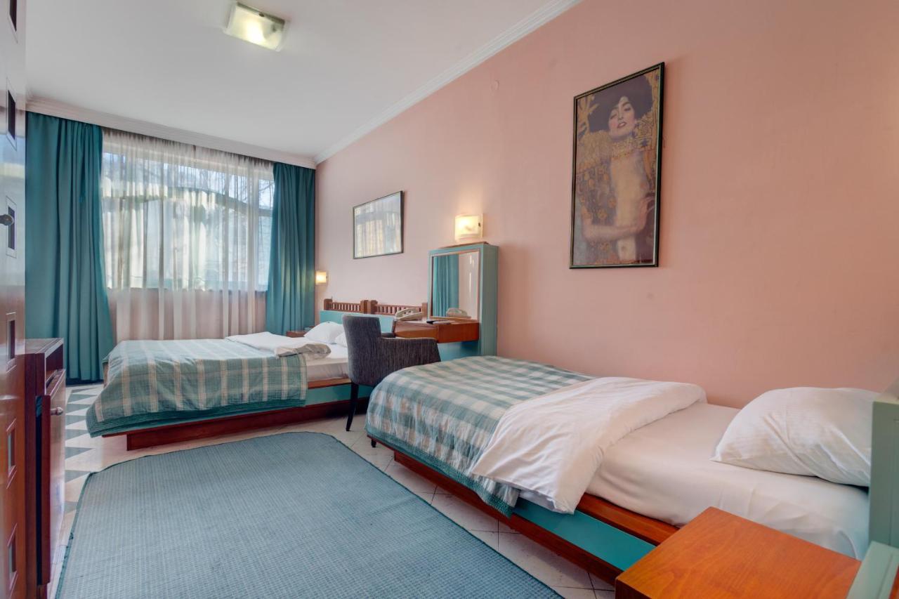 Hotel Eminent Podgorica Exterior photo